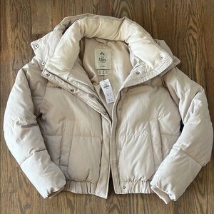 A&F NWT Cream Puffer Jacket